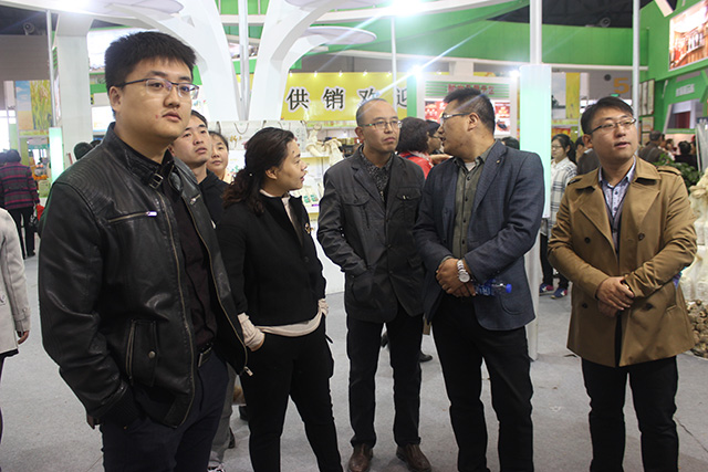 环科系师生参观学习中国第四届农博会