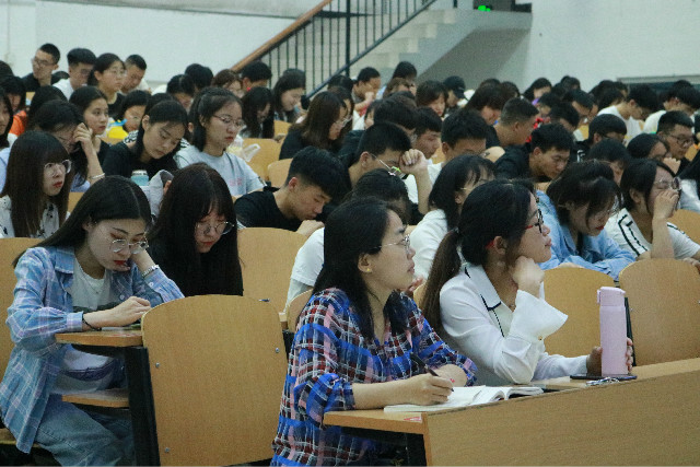 走进“经济”学术 体味数字魅力